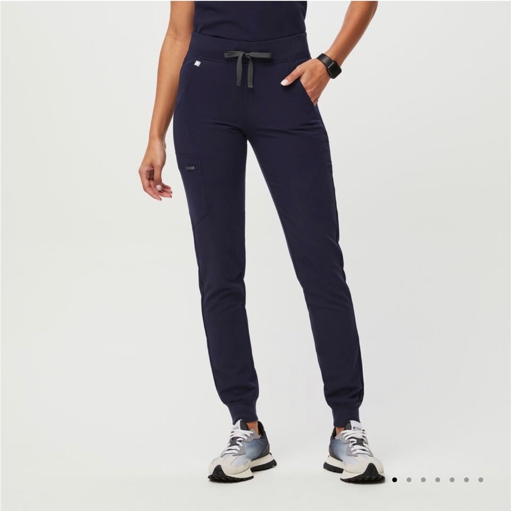 Like new figs navy joggers scrub pants